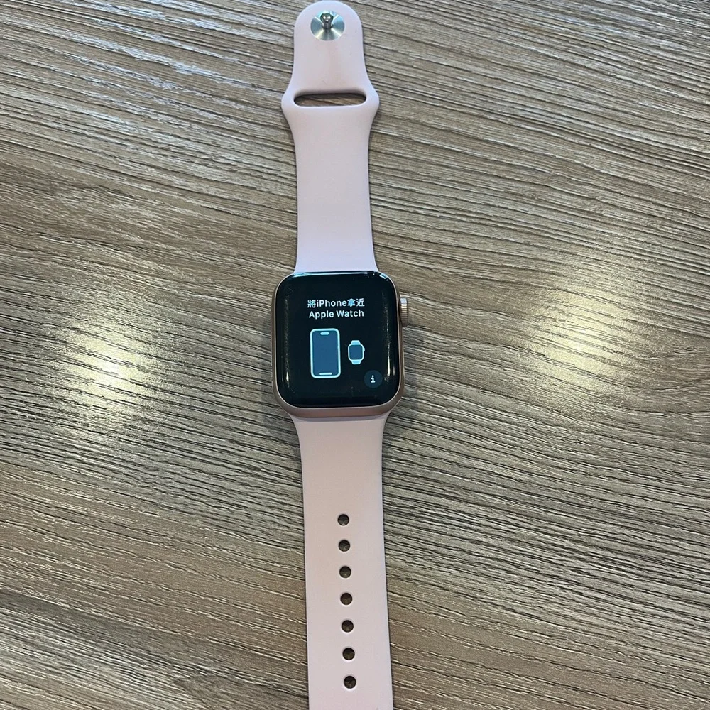 Apple Smartwatch SE 40mm with Pink Silicone Band